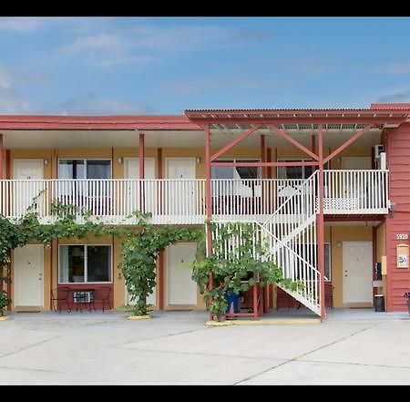 Maple Leaf Motel Inn Towne Osoyoos Eksteriør billede