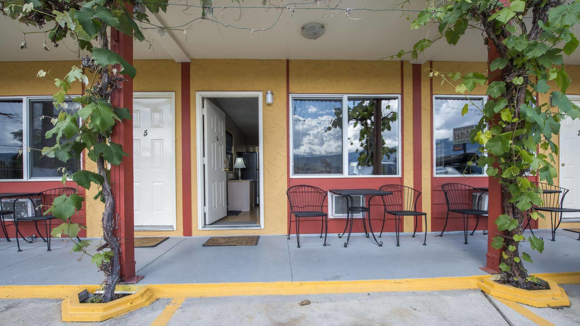 Maple Leaf Motel Inn Towne Osoyoos Eksteriør billede