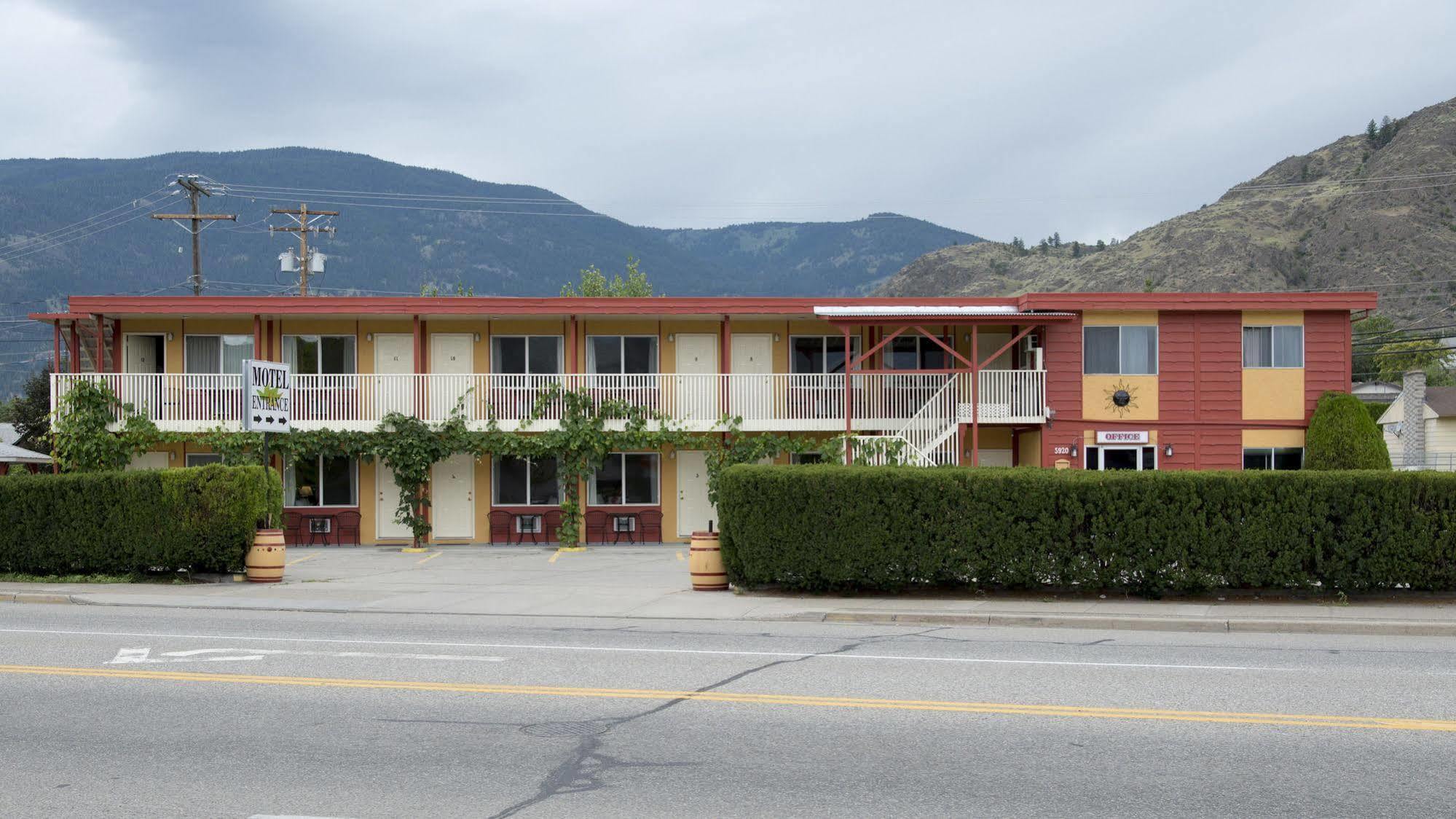 Maple Leaf Motel Inn Towne Osoyoos Eksteriør billede